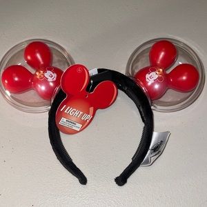 AUTHENTIC DISNEY PARKS MERCHANDISE. Light up Mickey Mouse Holiday Headband